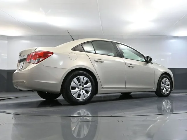 2013 Chevrolet Cruze LS - Photo 45