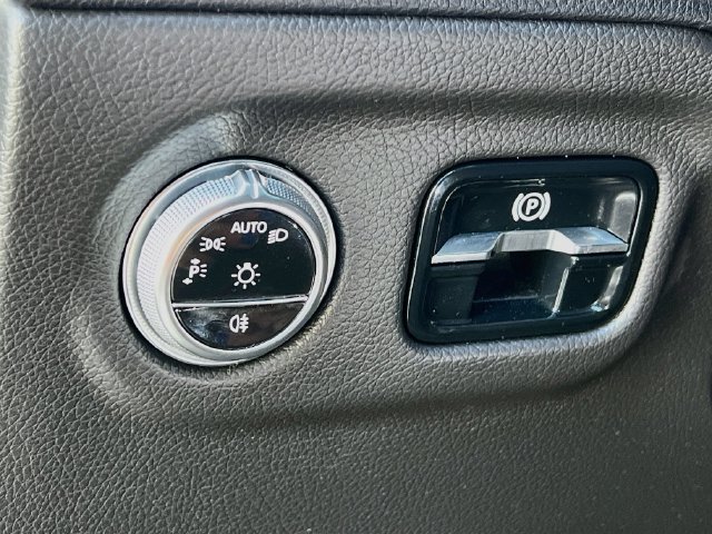 Certified Used 2023 Black Mercedes-Benz 450 image 12