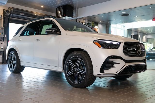 New 2026 MANUFAKTUR Moonlight White Magno Mercedes-Benz GLE 450 image 1