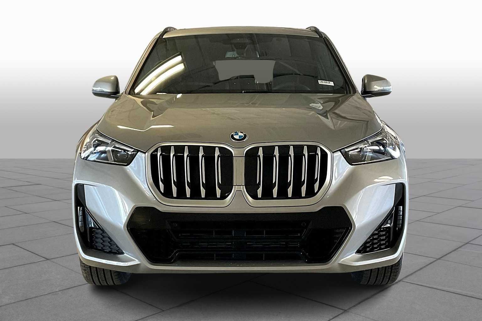 Used 2026 Space Silver Metallic BMW xDrive28i image 3