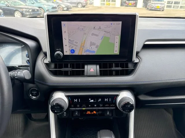 2024 Toyota RAV4 SE - Photo 24