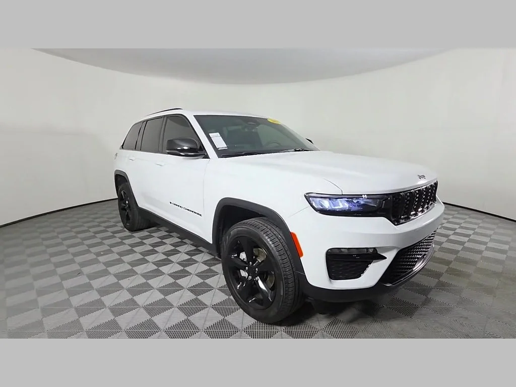 Used 2025 Bright White Clearcoat Jeep Limited image 52