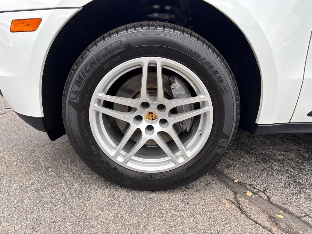 Used 2017 White Porsche Base image 9