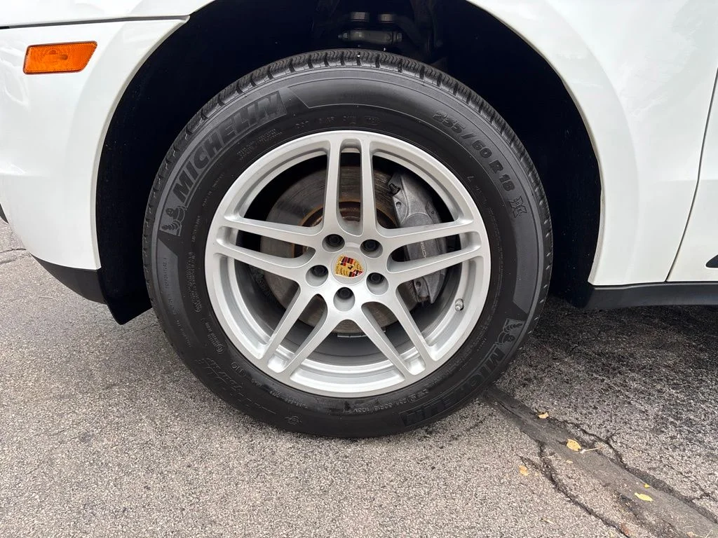Used 2017 White Porsche Base image 9