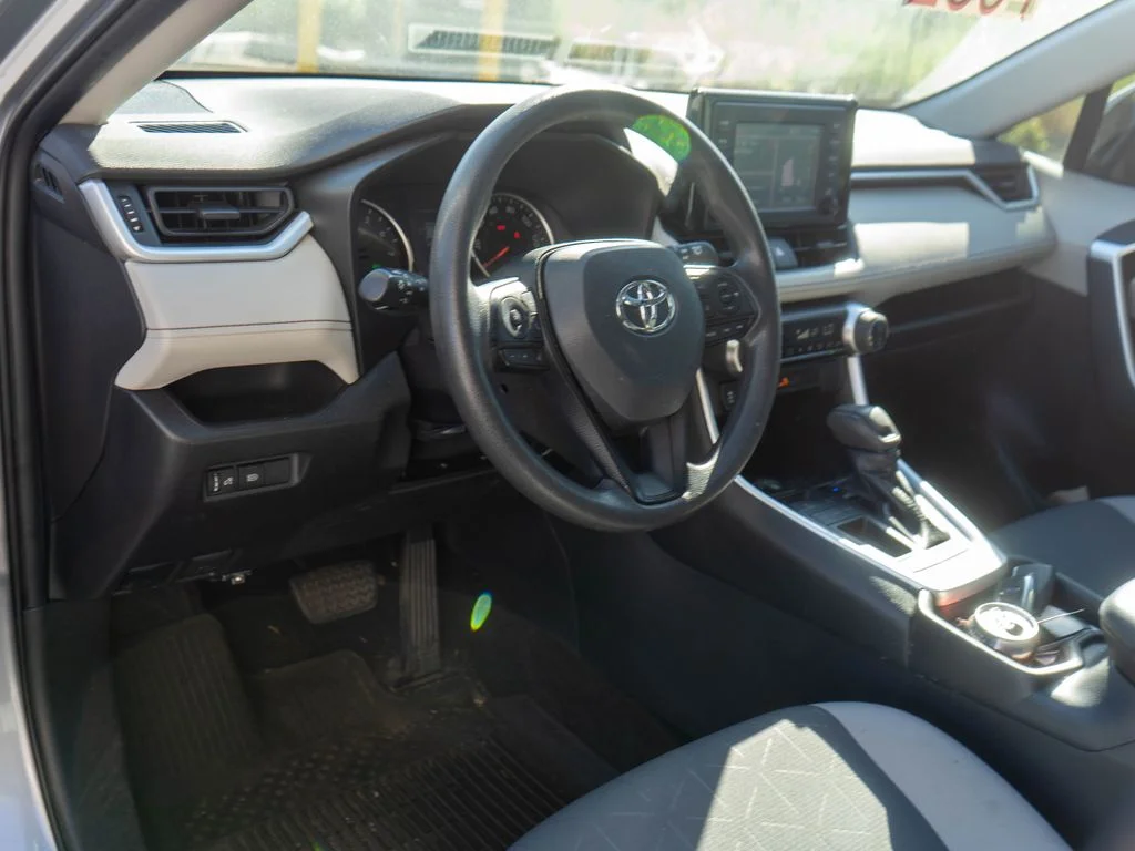 Used 2019 Silver Toyota XLE image 16