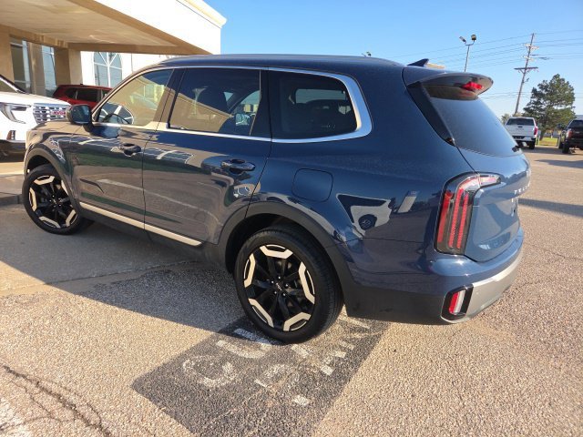 Used 2025 Black Kia EX image 5