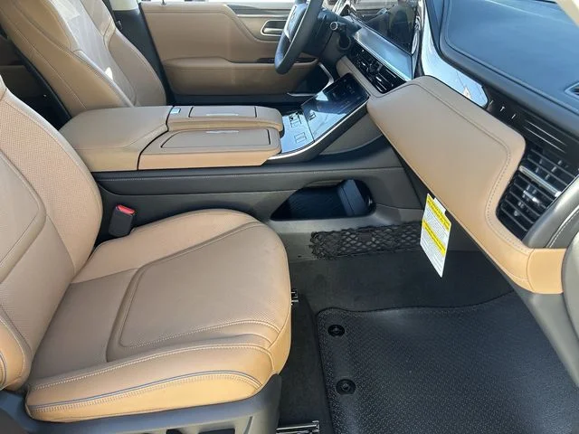 New 2027 BLACK OBSIDIAN INFINITI Luxe 4WD image 13