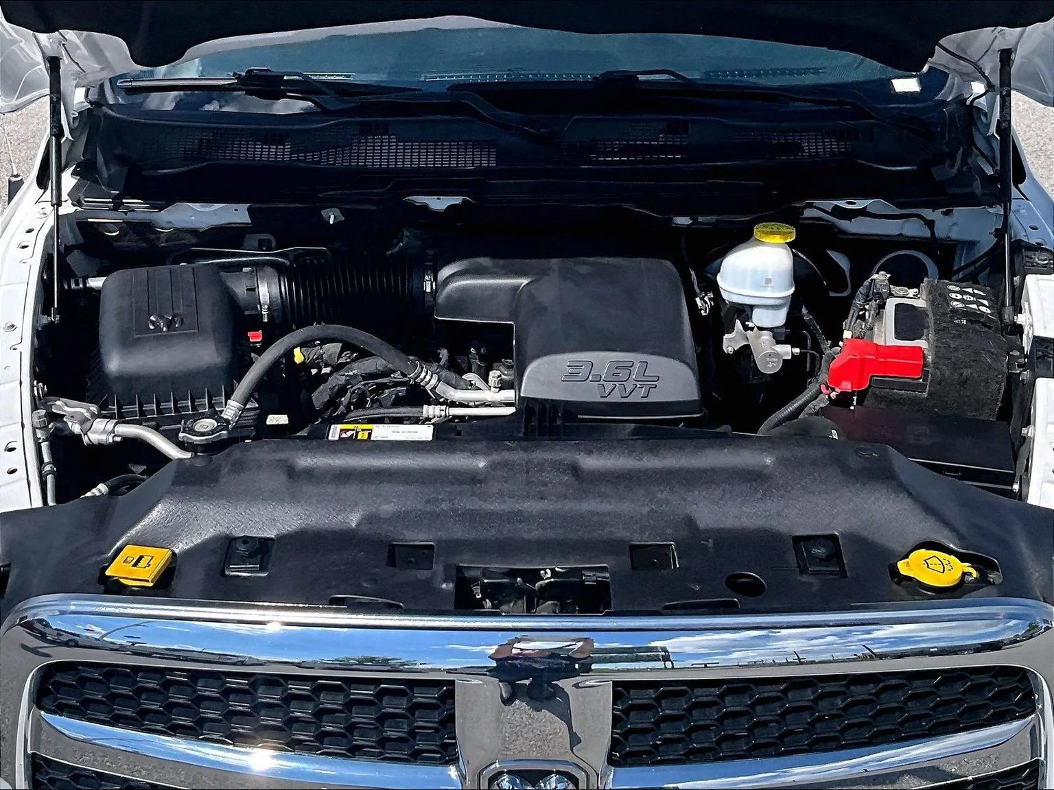 Used 2022 White Ram SLT image 11