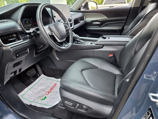 Used 2024 White Toyota XLE image 11