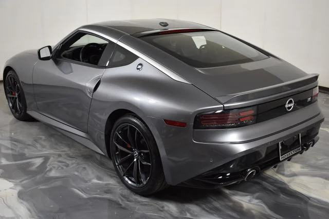 Used 2024 Gray Nissan Performance image 7