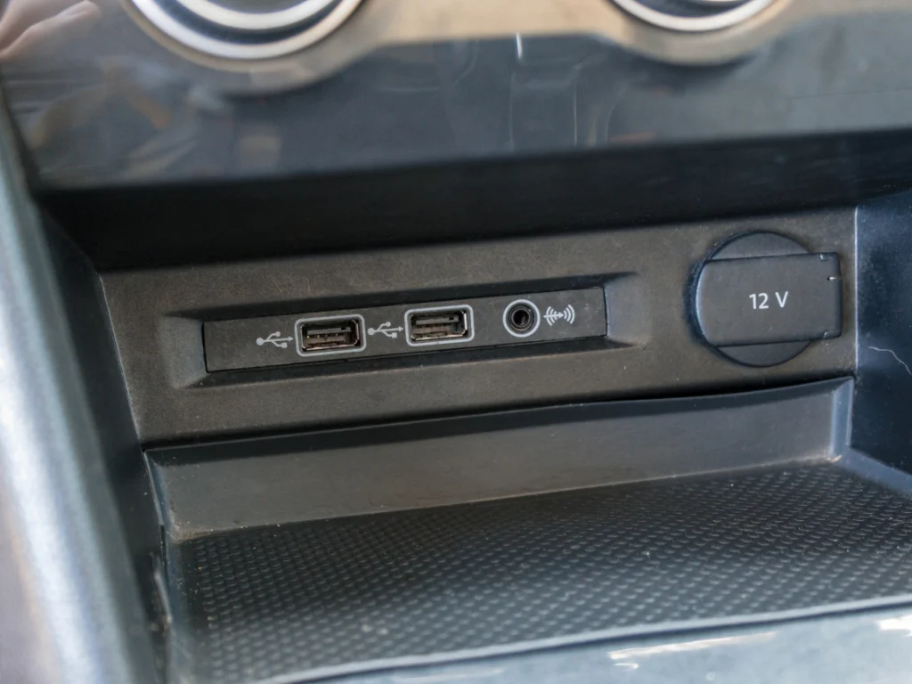 Used 2019 Deep Black Pearl Volkswagen SE image 23