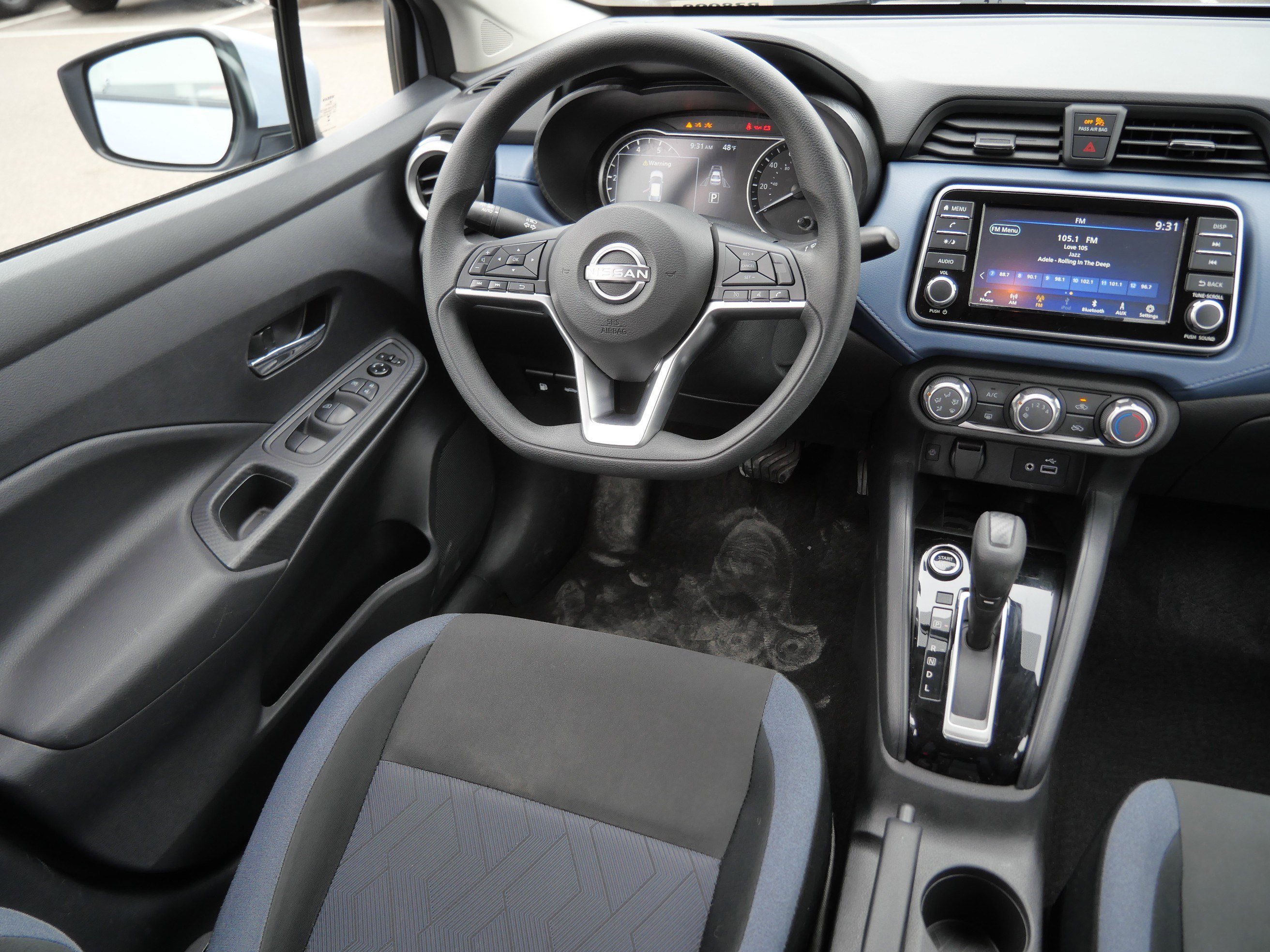 2025 Nissan Versa Sedan SV - Photo 9