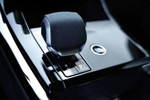 New 2026  Land Rover SE image 50