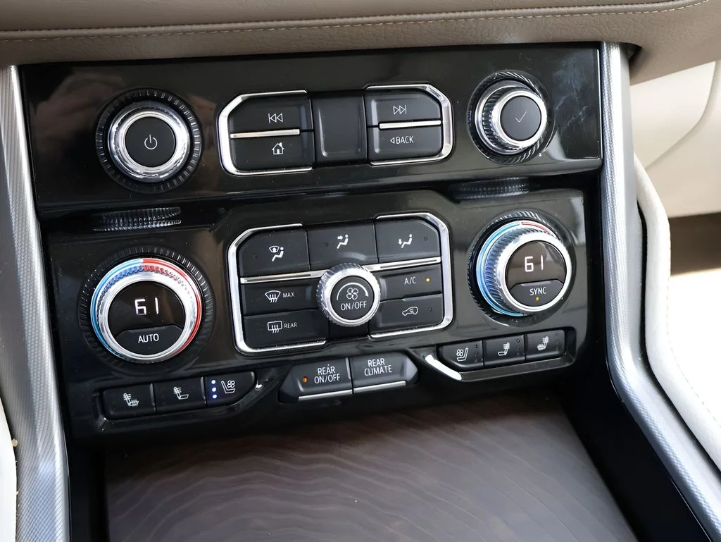 Used 2023 White Frost Tricoat GMC Denali image 28