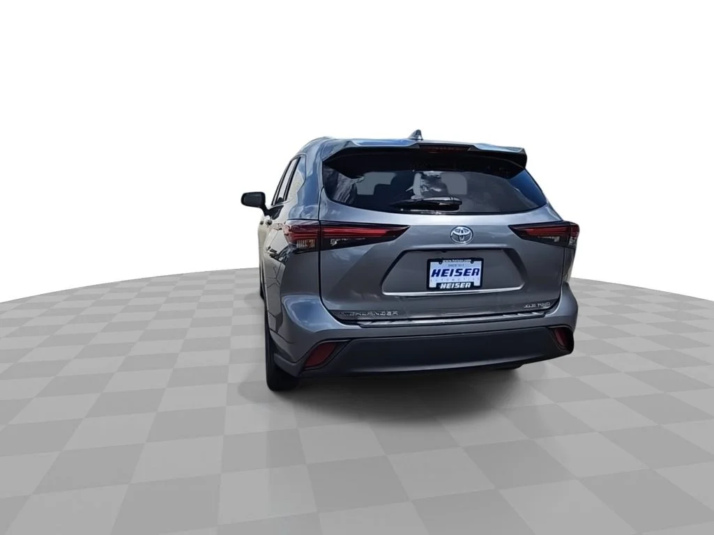 Used 2026  Toyota XLE image 7