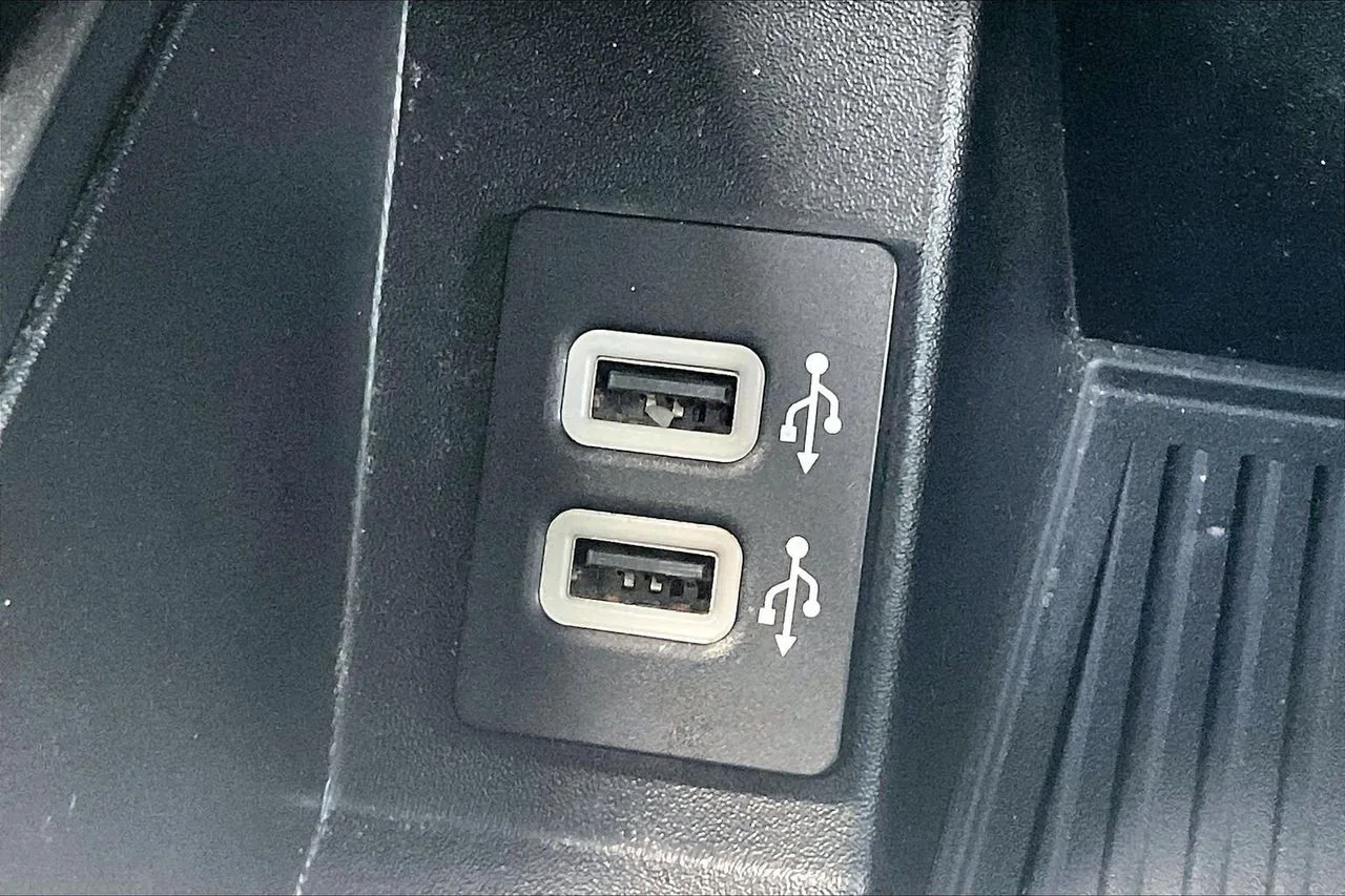 Used 2020 Black Ford XLT image 16