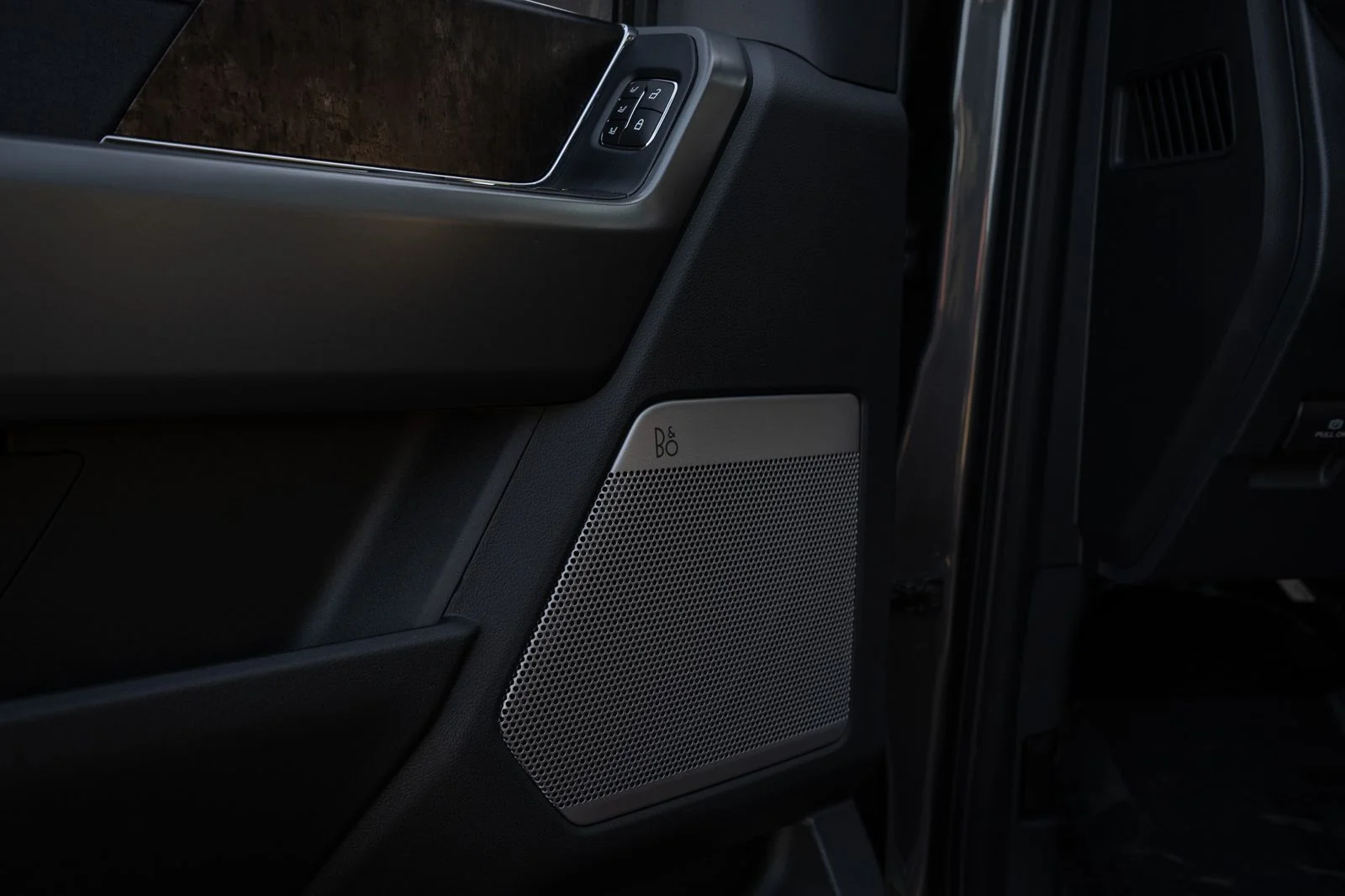 New 2026 Carbonized Gray Metallic Ford F-350® Lariat® image 32
