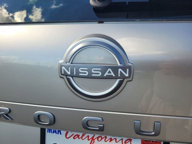 Used 2025 Gold Nissan SL image 10