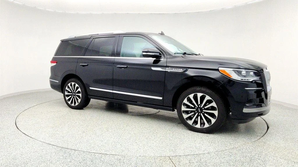 Used 2023 Infinite Black Metallic Clearcoat Lincoln Reserve 4x4 with Equipment 201A & 22