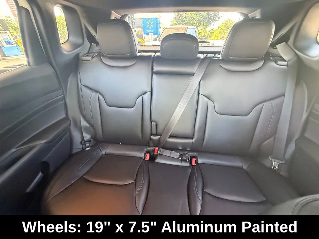 New 2026 Bright White Clear-Coat Exterior Paint Jeep Limited Altitude image 24