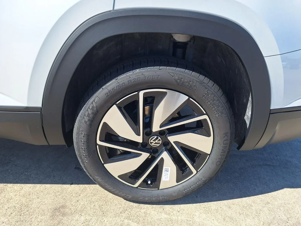 New 2026 White Volkswagen 2.0T SE w/Technology image 26