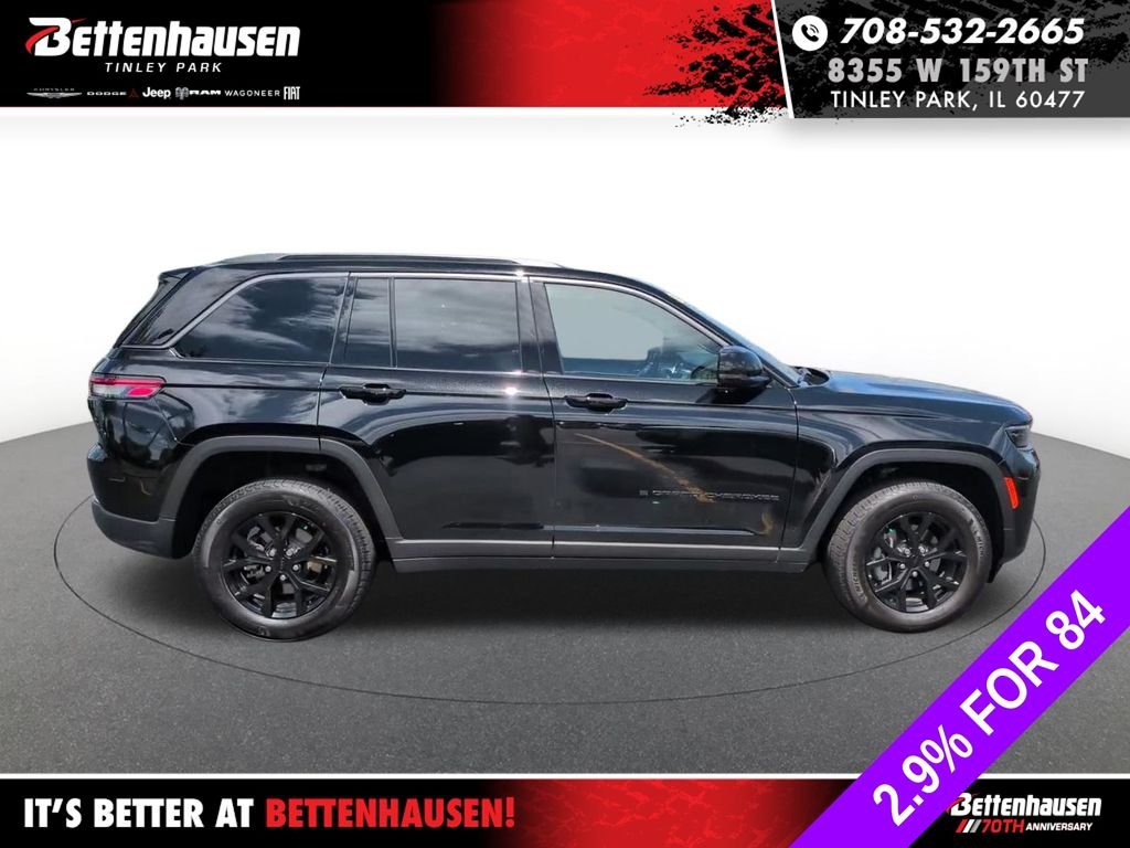 New 2026 Diamond Black Crystal Pearl-Coat Exterior Paint Jeep Altitude image 7