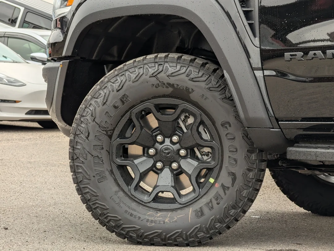 New 2026 Black RAM RHO - - 4x4 - 3.0L I6 HO Twin Turbo - Harman Kardon Sound - Head-Up Display & More! image 9