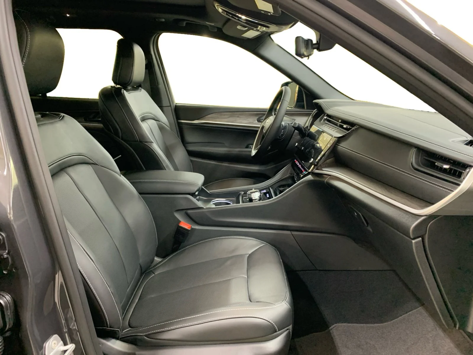 New 2026 Baltic Grey Metallic Jeep Limited Reserve image 17