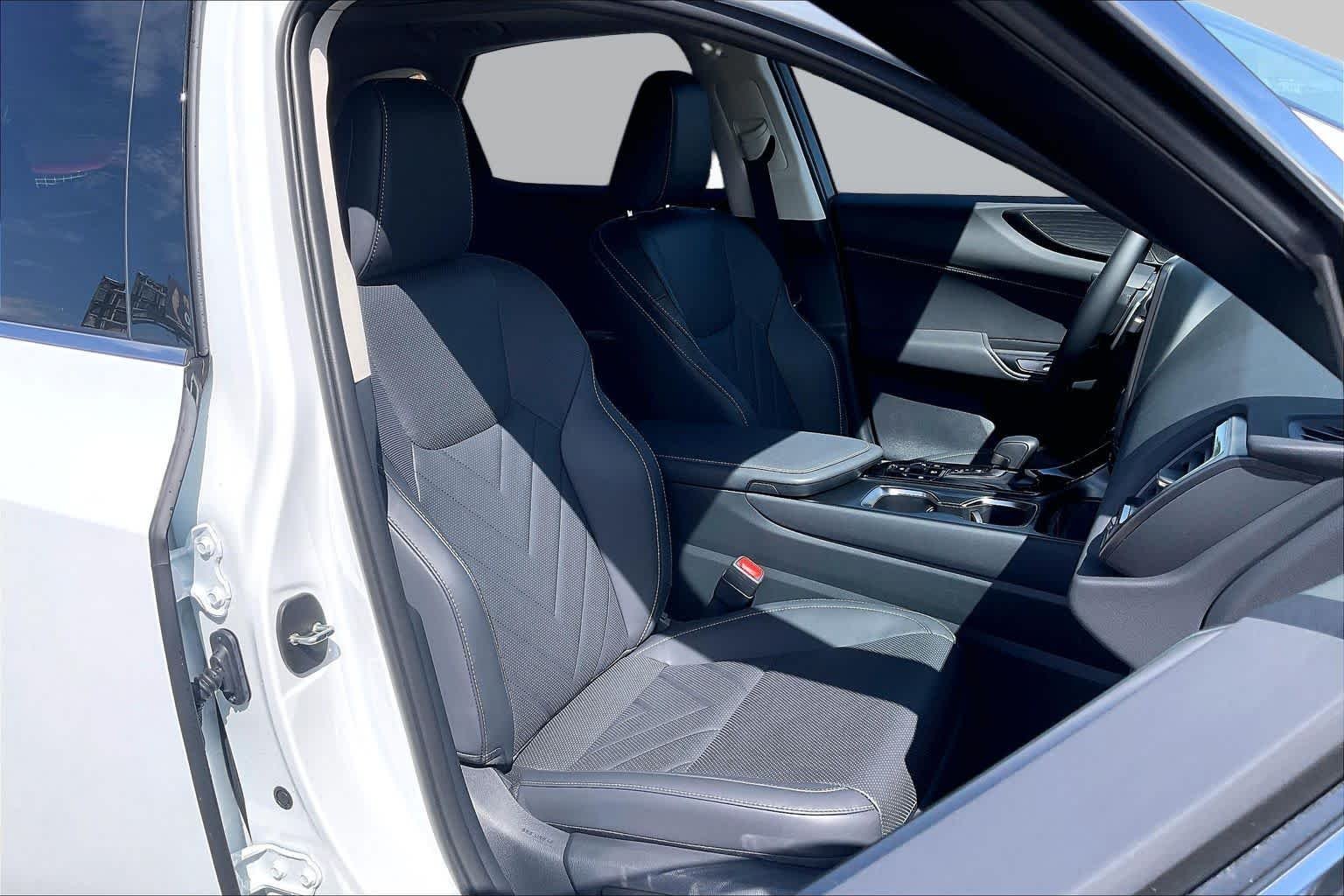 Used 2026 WHITE NOVA GLASS FLAKE Lexus Luxury image 9