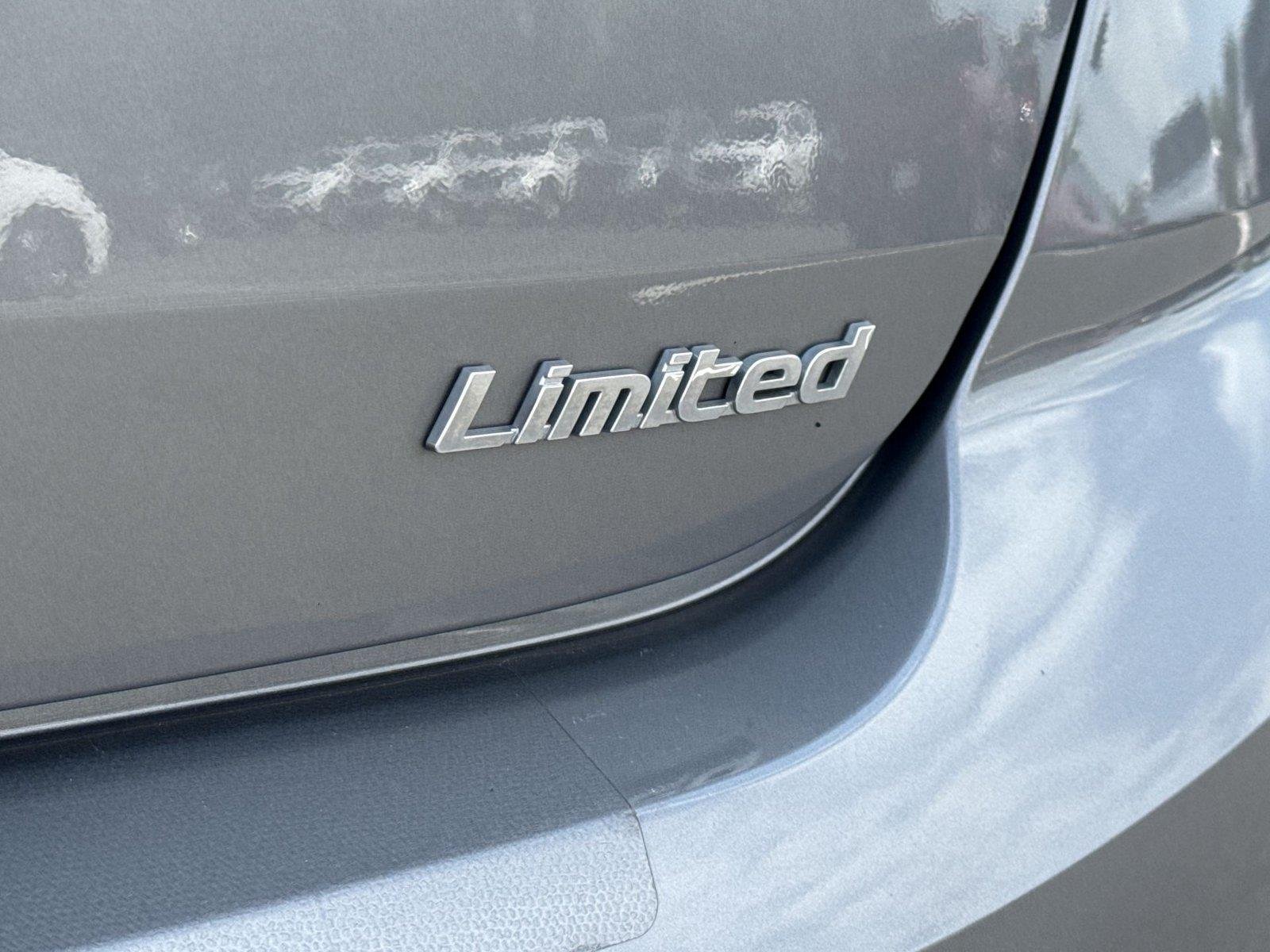 Used 2020 Fluid Metal Hyundai Limited image 19