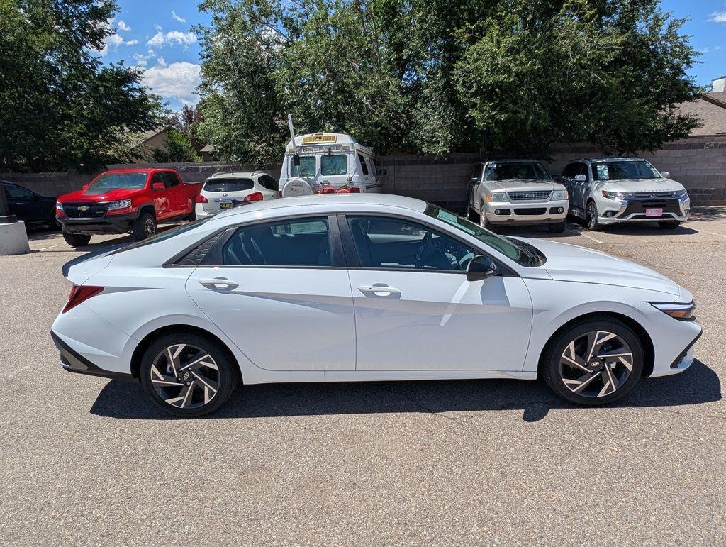 2025 Hyundai Elantra SEL - Photo 7