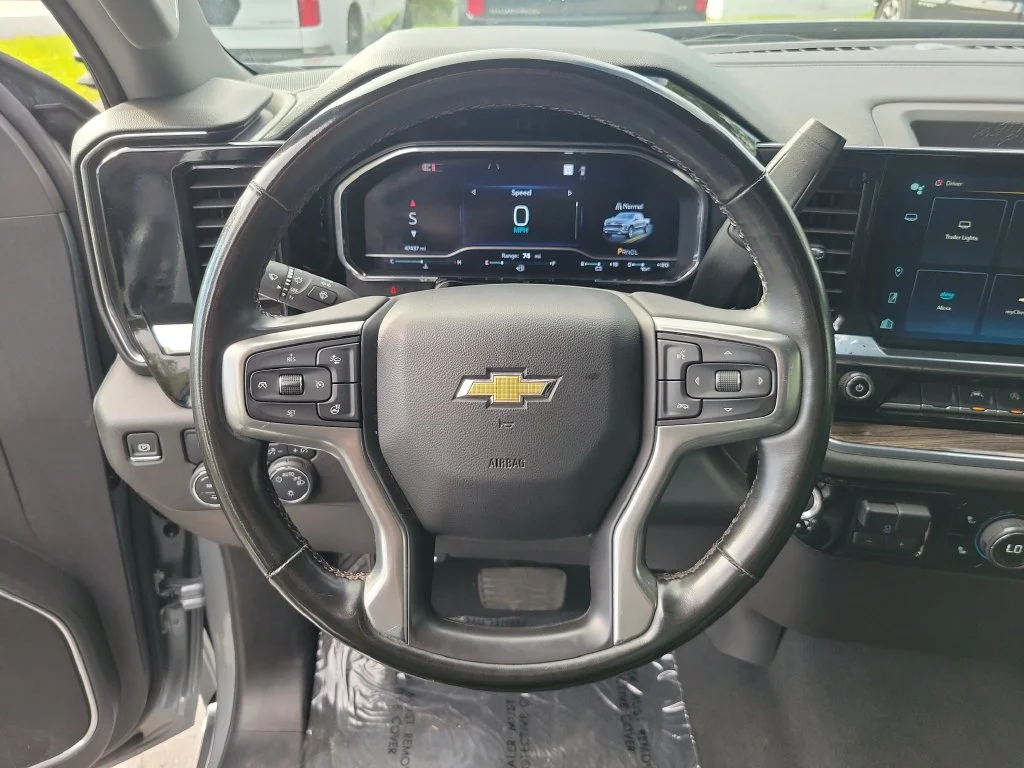 Used 2025 Gray Chevrolet LT image 25