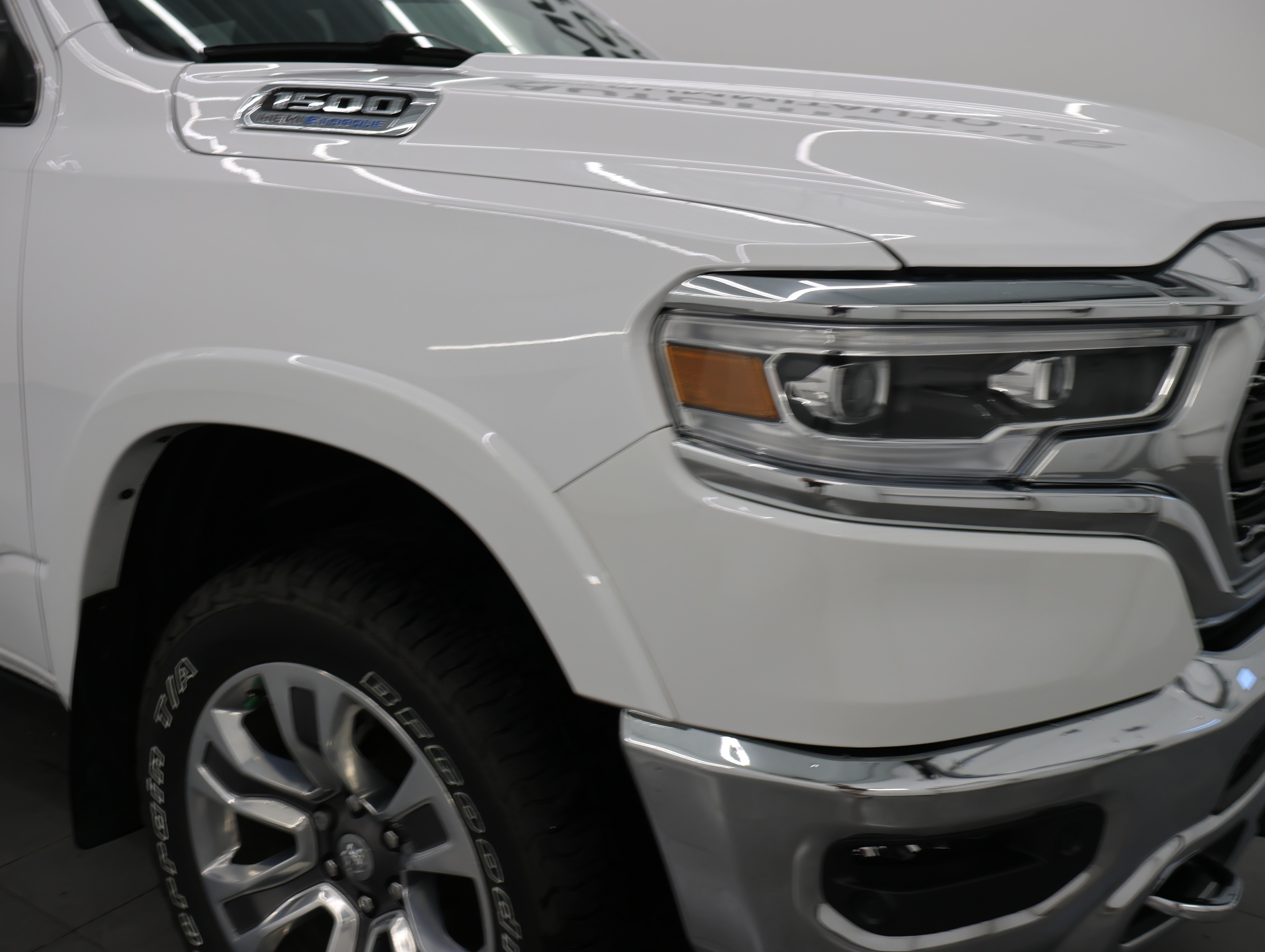 Used 2023 Bright White Clearcoat Ram 4x4 Crew Cab Limited: CREW-SHORT-LIMITED LVL 1-NAV-PANO-4WD-HEMI-360 CAM image 30