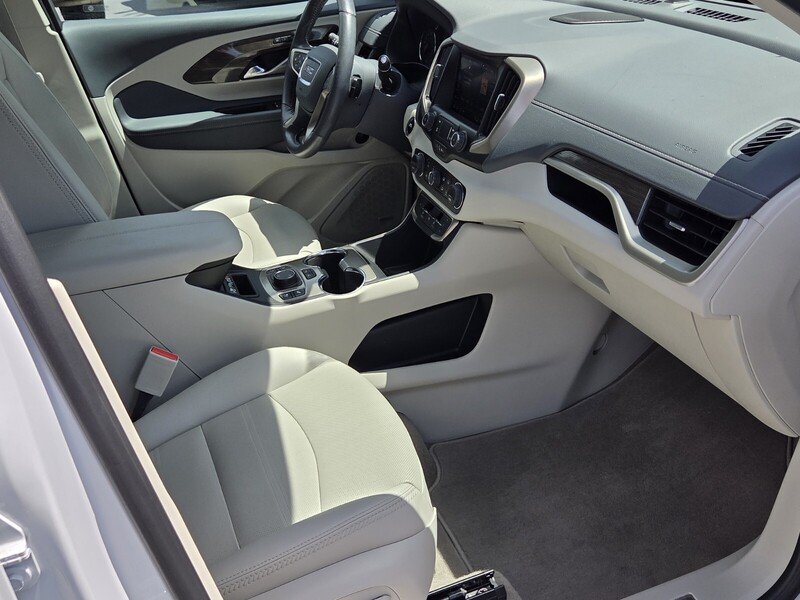 Used 2022 White Frost GMC AWD 4DR DENALI image 18