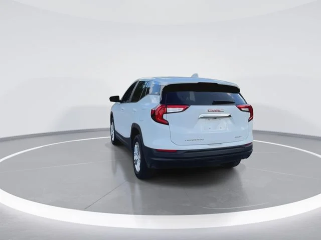 Used 2024 White GMC SLE image 9