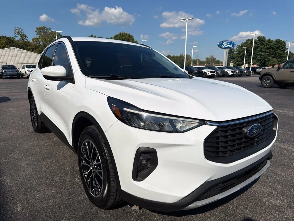 Used 2023 Oxford White Ford Base image 7
