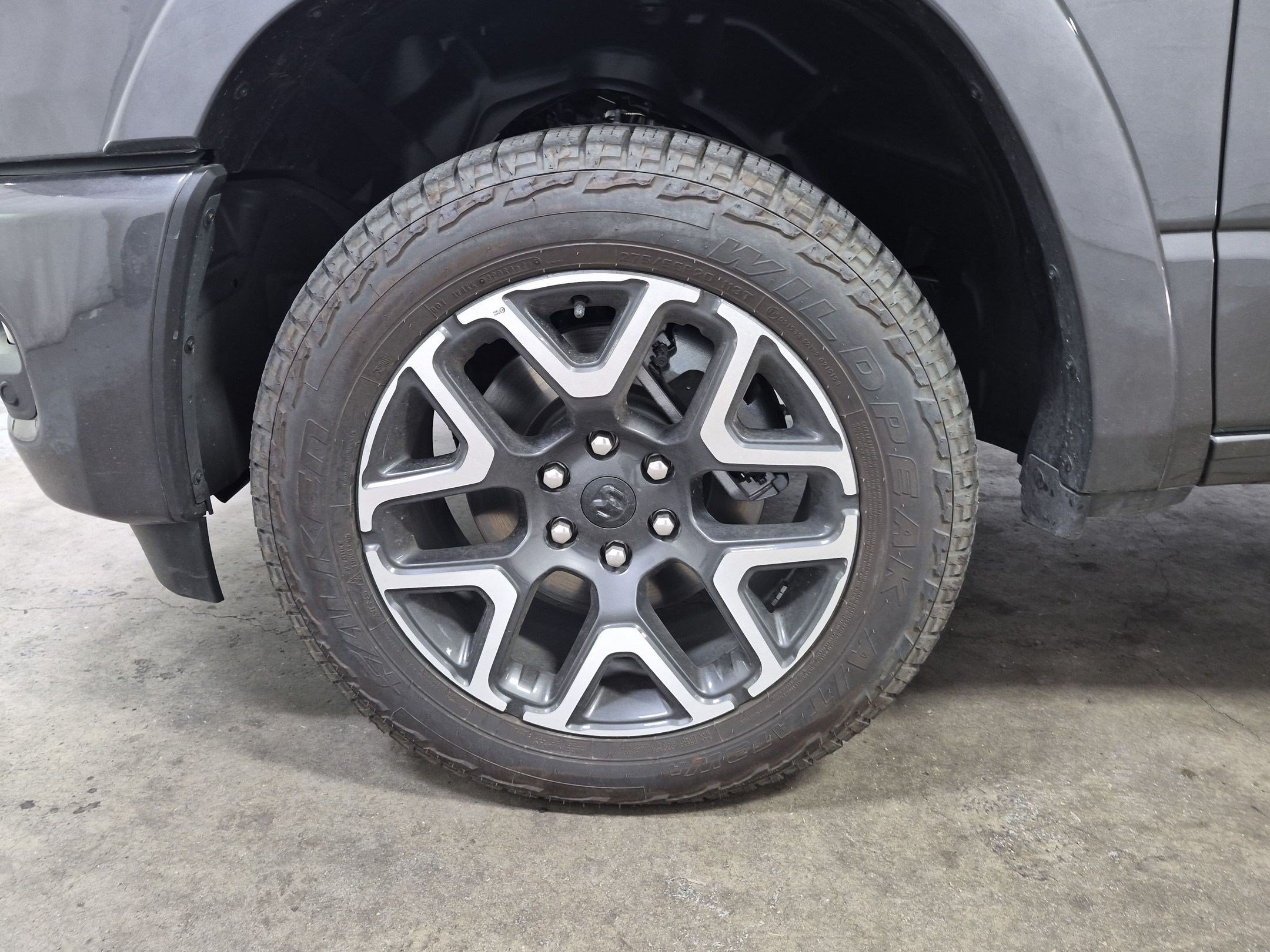 New 2026 Granite Crystal Metallic Clear-Coat Exterior Paint RAM Laramie image 15