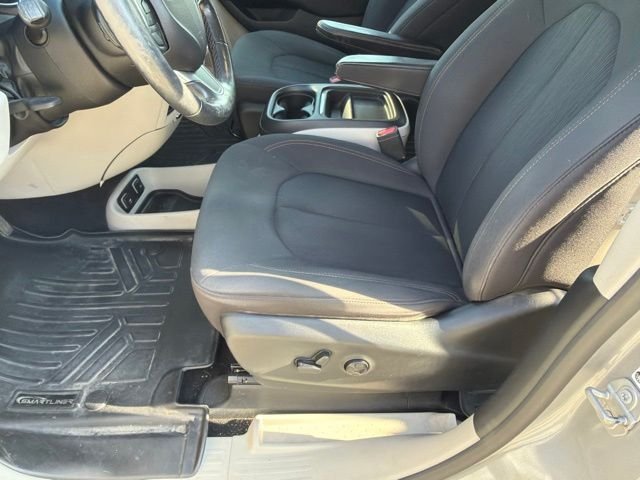 Used 2019 Silver Chrysler Touring Plus image 5