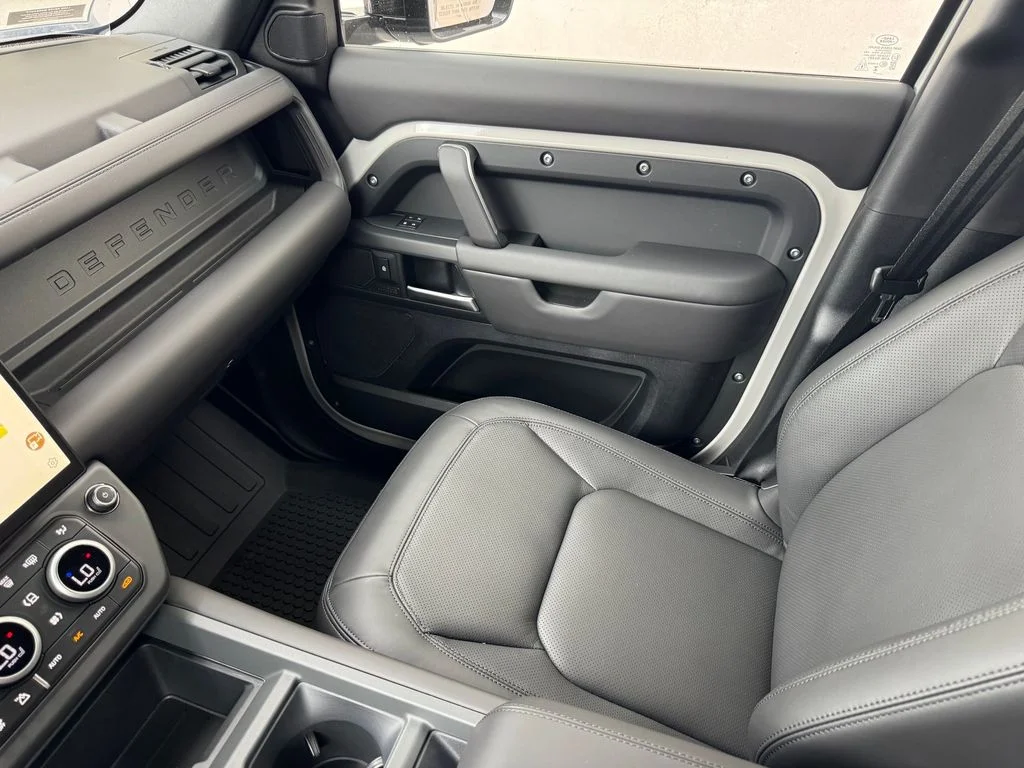 New 2026 Fuji White Land Rover X-Dynamic SE image 25