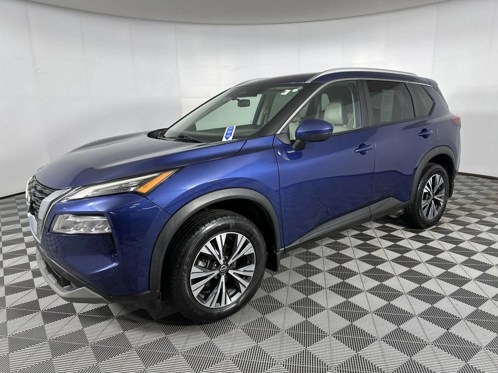 Used 2022 Caspian Blue Metallic Nissan SV image 3