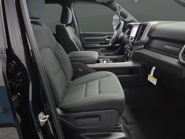New 2026 Diamond Black Crystal Pearl-Coat Exterior Paint RAM Big Horn/Lone Star image 32