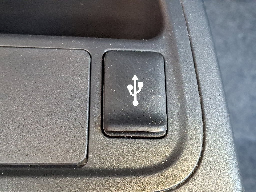 Used 2023 White Diamond Mitsubishi ES image 23