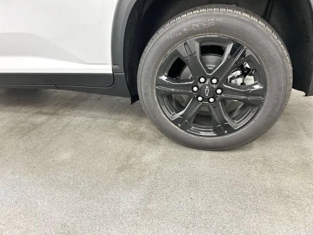 New 2027 Summit White Chevrolet LT image 5