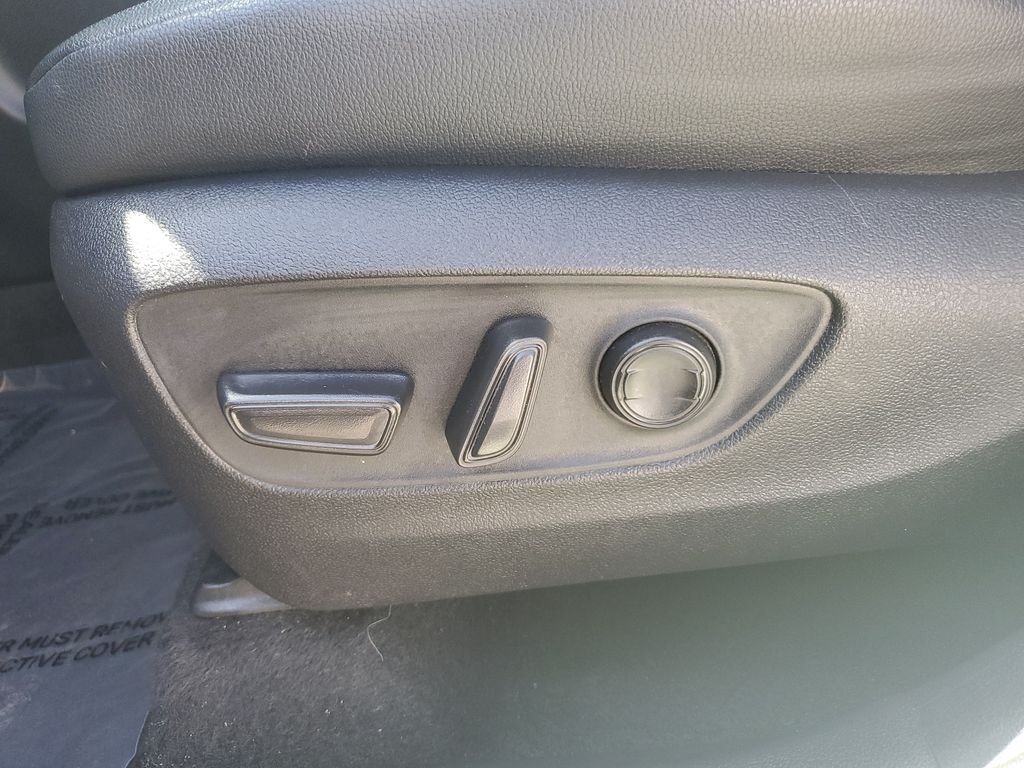 Used 2024 Cream Toyota XLE image 22