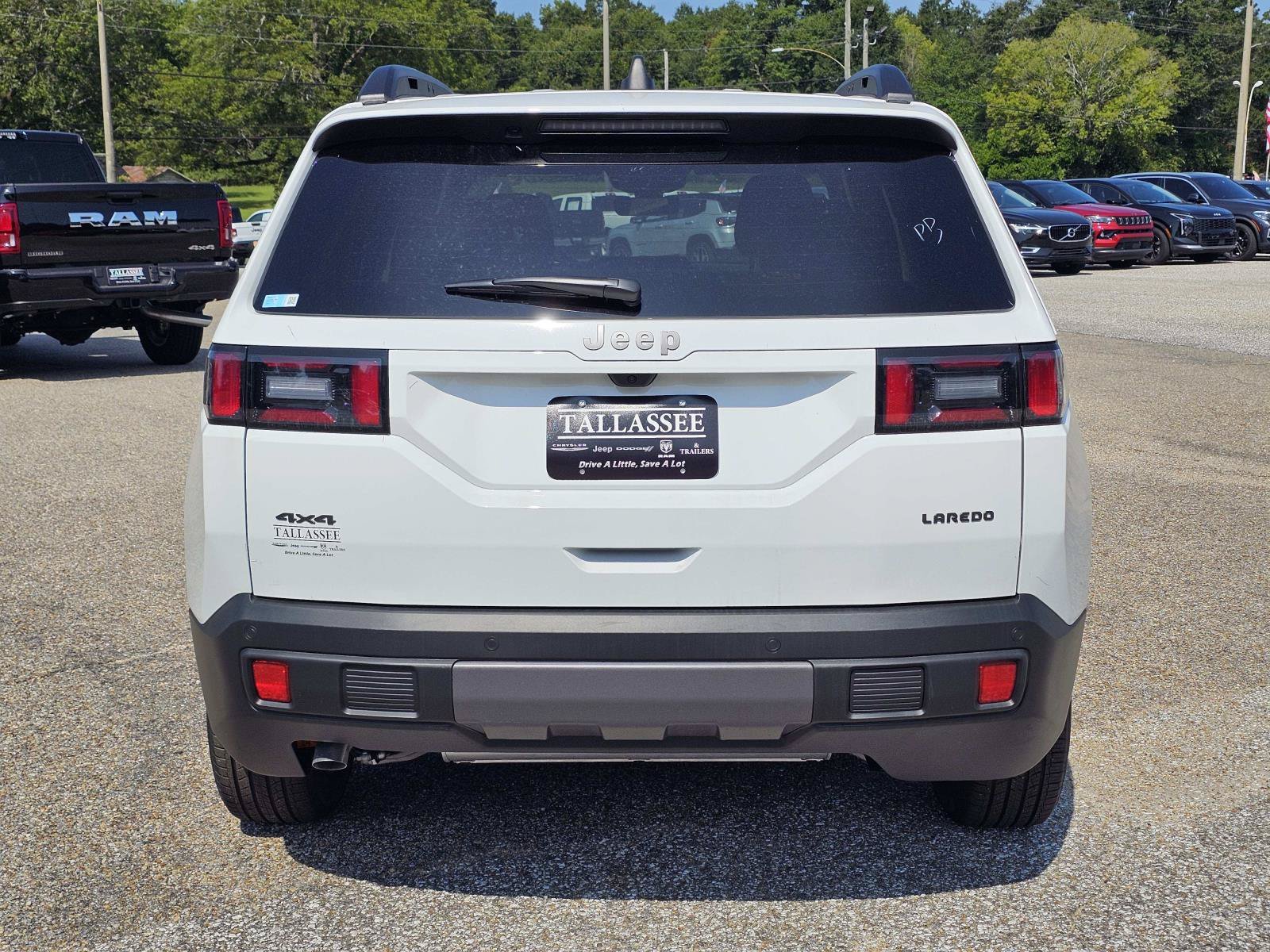 New 2026 Bright White Clear-Coat Exterior Paint Jeep Laredo image 11