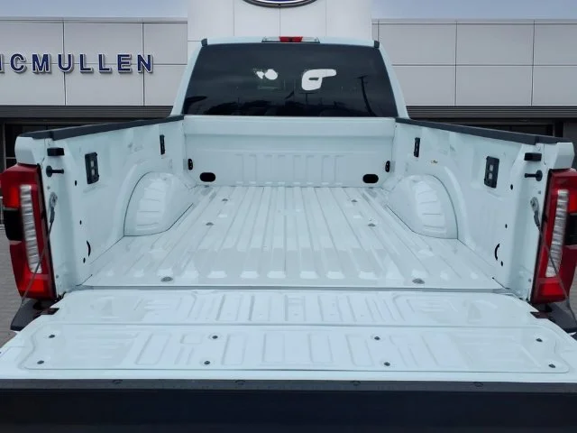 New 2027 Oxford White Ford F-250® XLT image 7