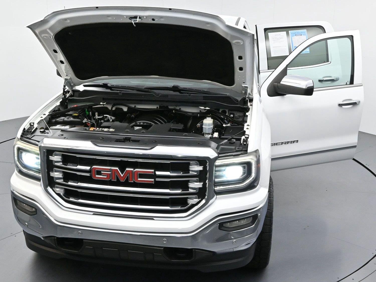 Used 2018 Summit White GMC SLT image 42