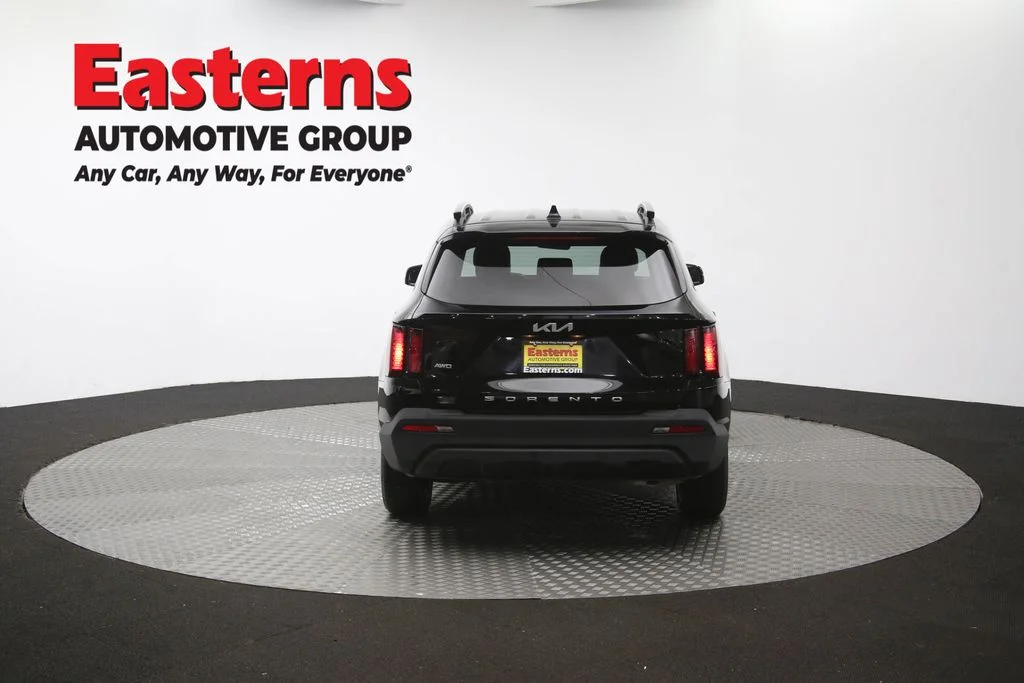 Used 2022 Black Kia S image 37