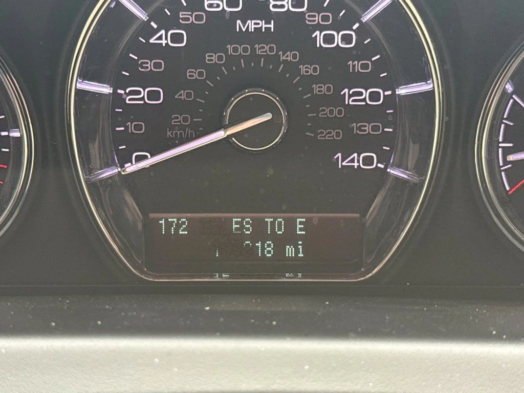 Used 2010  Lincoln Base image 7