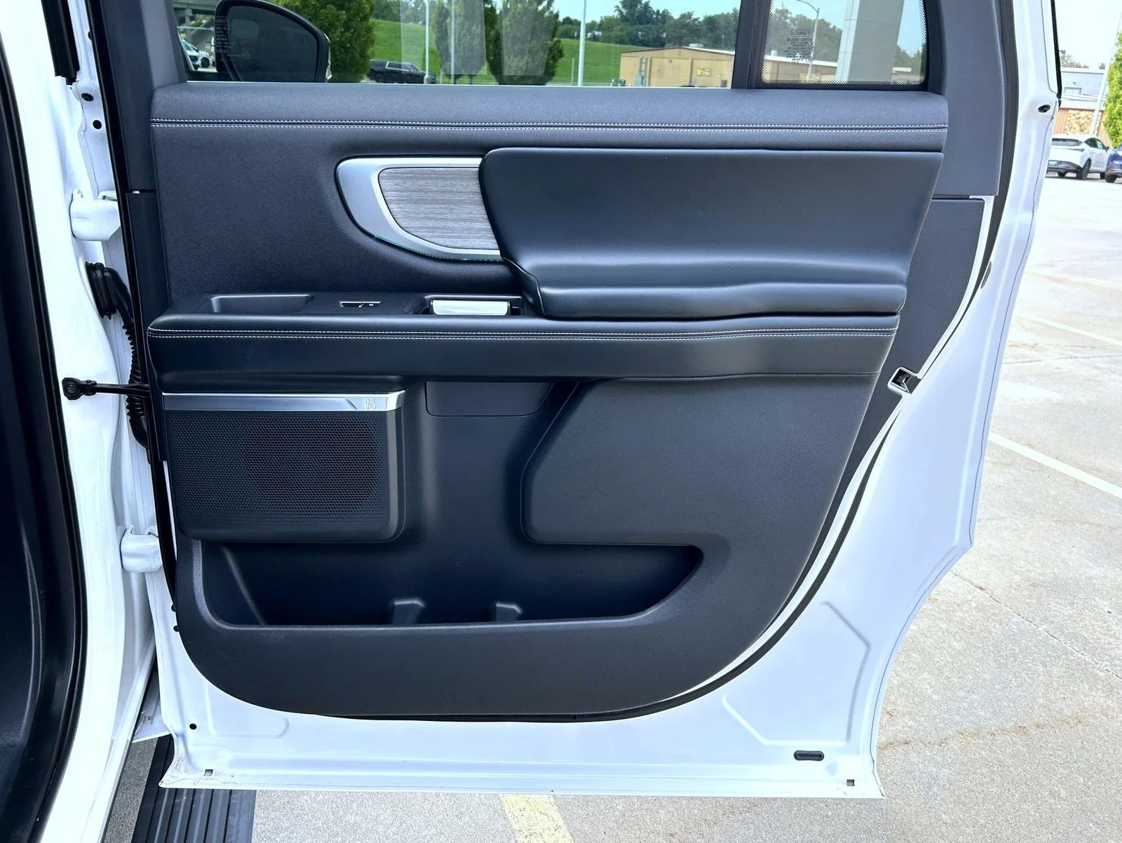 Used 2025 White Ford Platinum image 17